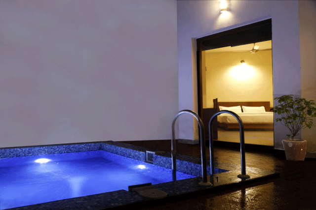 Splash Pool - Corbett Panorama Resort